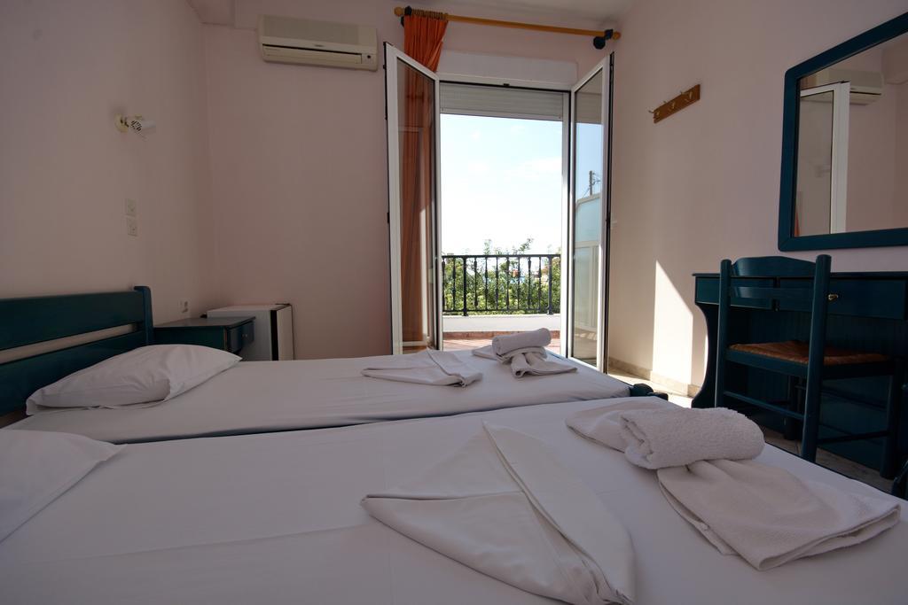 Studios Nelli Alonissos Patitírion Rom bilde
